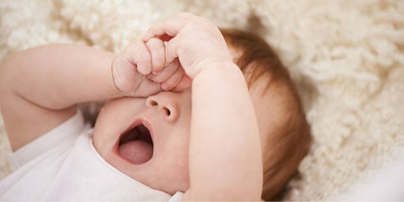 هل يجب إيقاظ الرضيع للرضاعة في الشهر الثالث؟
