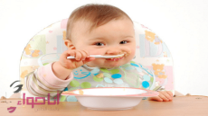 متى يأكل الرضيع ومراحل تغذية الرضيع بالتفصيل